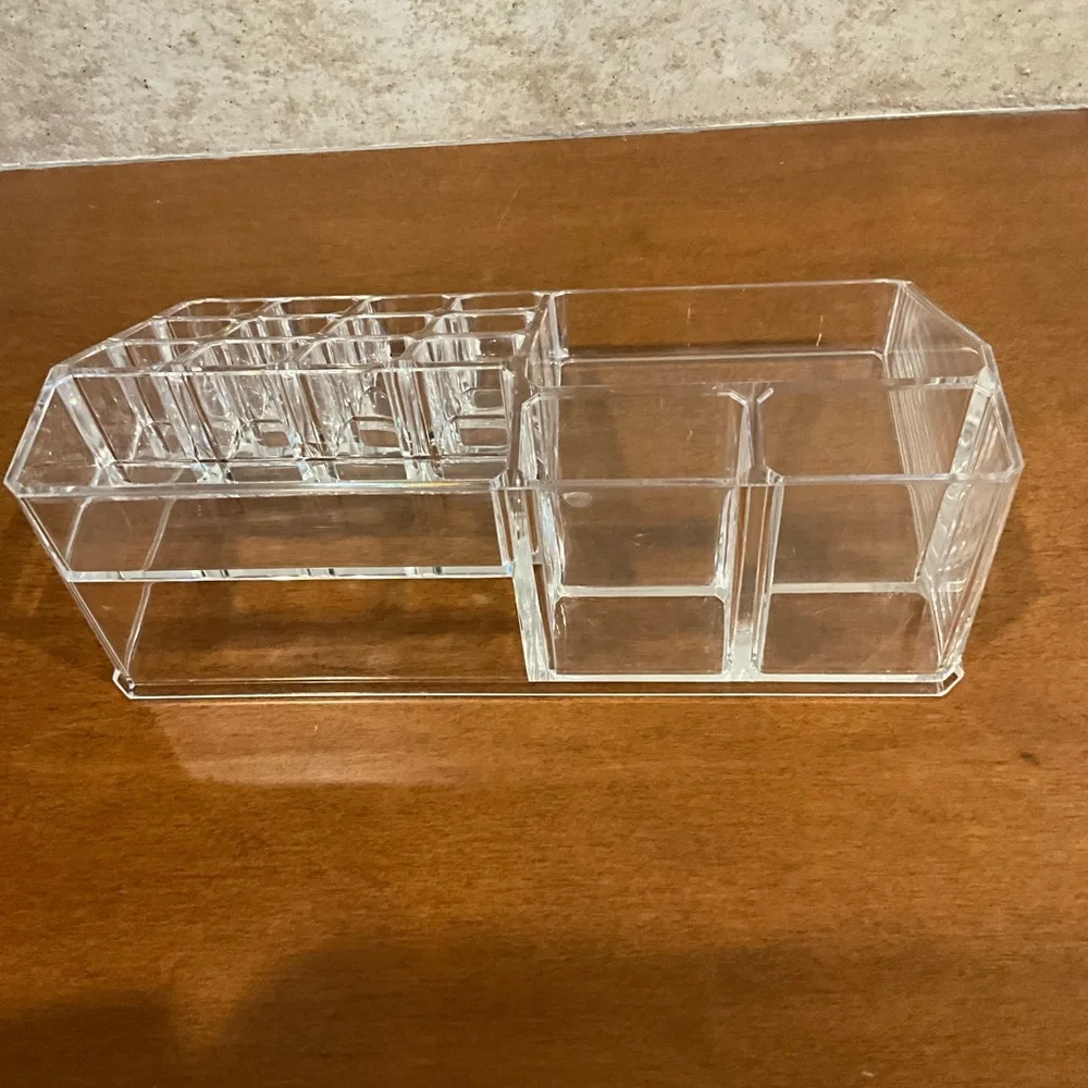Small Makeup Organizer⭐️5/$25⭐️